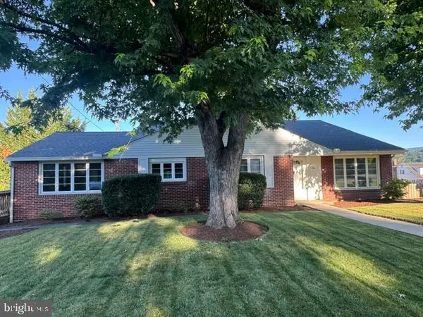 1 Winding Way, LEWISTOWN, PA 17044