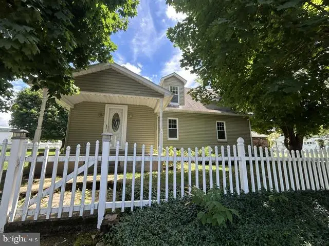 420 Yale St, Lewistown, PA 17044 - #1