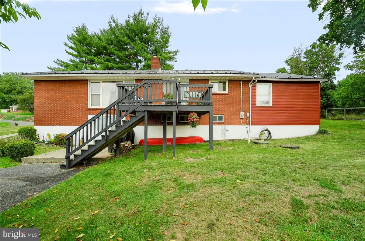 807 N Pine St, Burnham, PA 17009 - #1