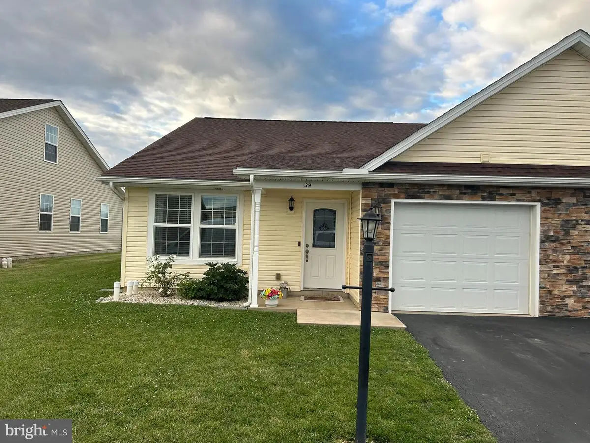 39 Pacific Ave, Milroy, PA 17063 - #1