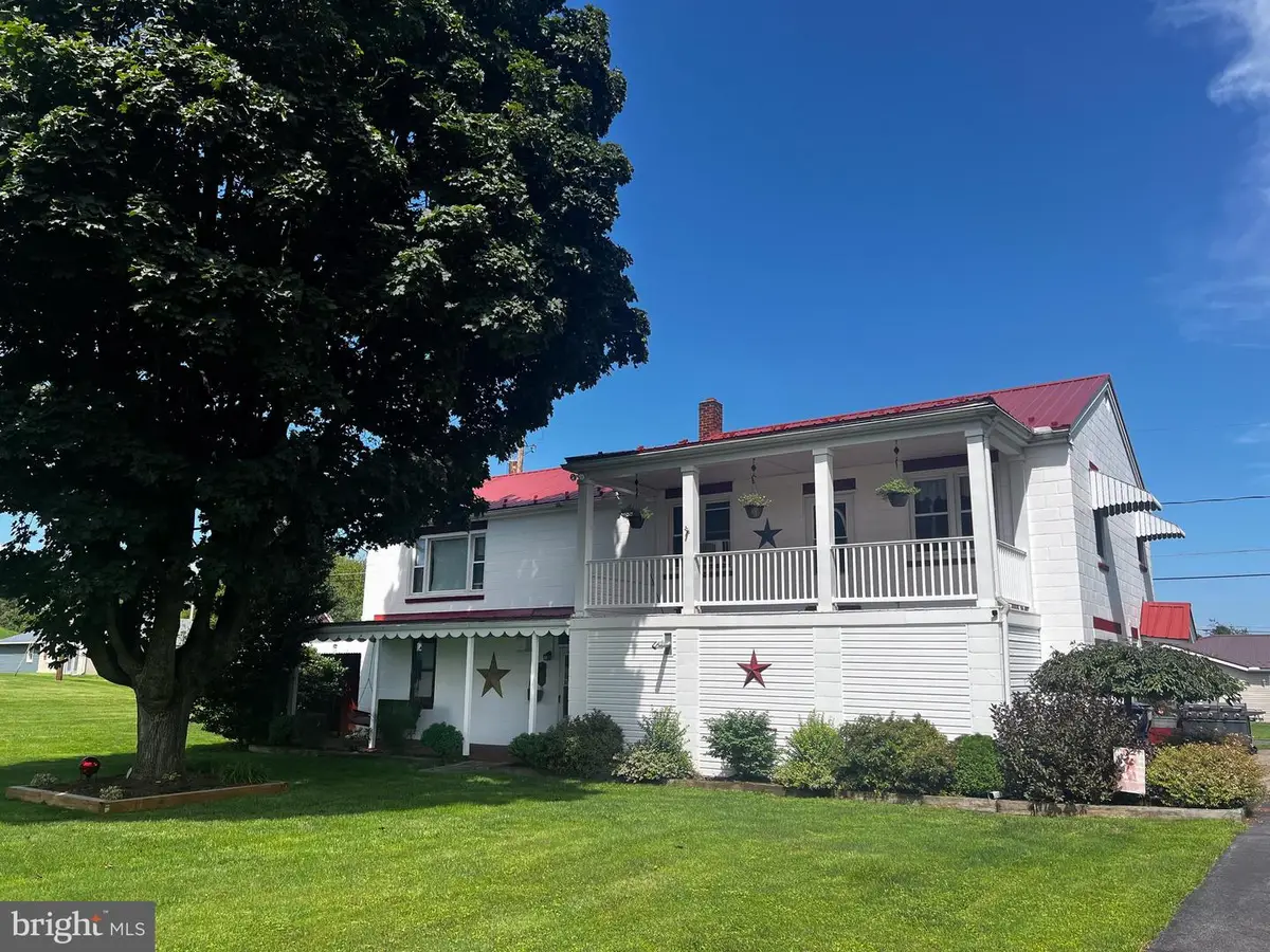 24 Laurel St, Lewistown, PA 17044 - #1