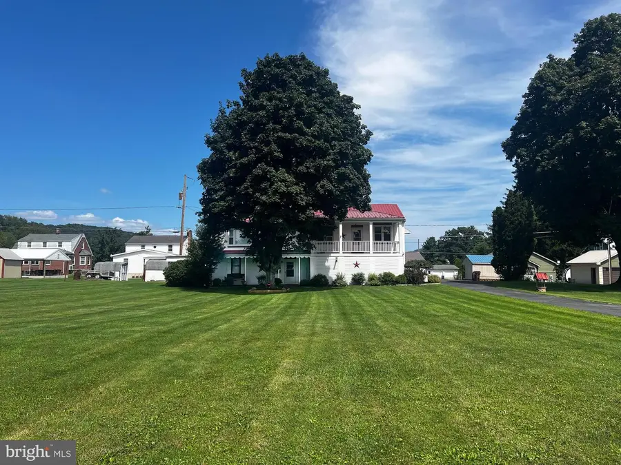 24 Laurel St, Lewistown, PA 17044 - #2