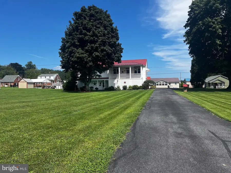 24 Laurel St, Lewistown, PA 17044 - #3