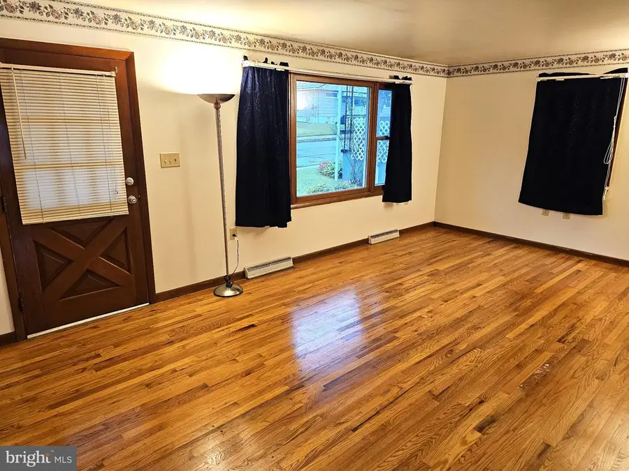 820 W 5th St W, Lewistown, PA 17044 - #2