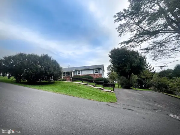 9 King Dr, LEWISTOWN, PA 17044