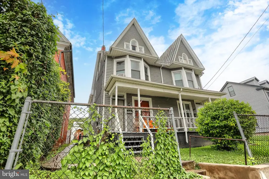 413 Logan St, Lewistown, PA 17044 - #2