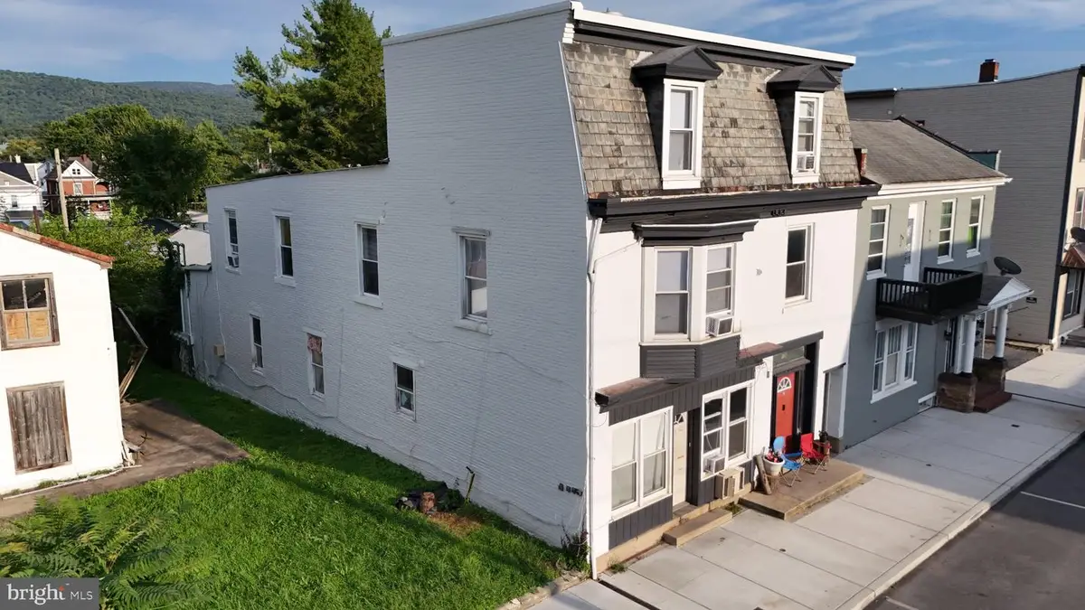 128 Valley St, Lewistown, PA 17044 - #1