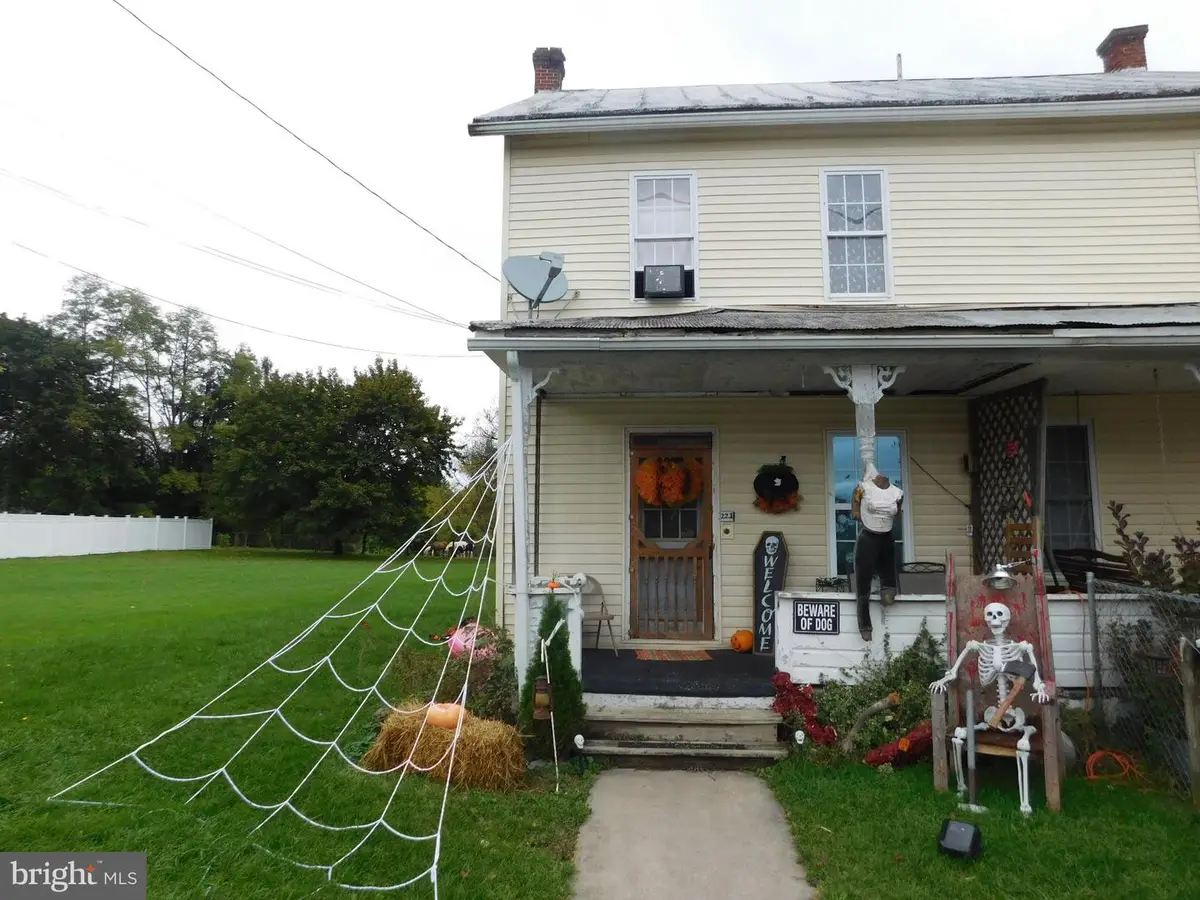 221 College Ave, Milroy, PA 17063 - #1
