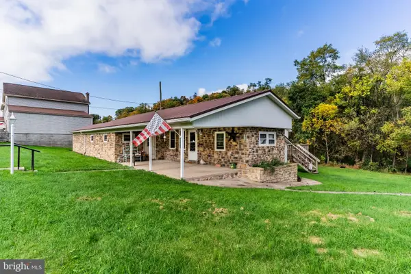 435 1st Ave, BURNHAM, PA 17009