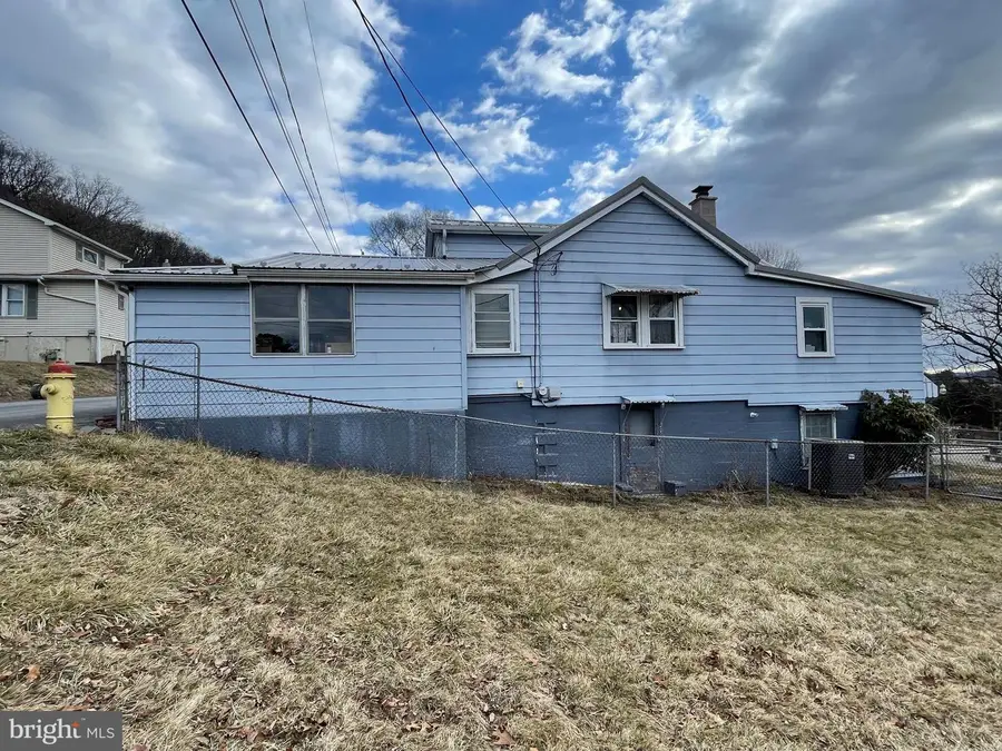 618 Upper St, Danville, PA 17821 - #3