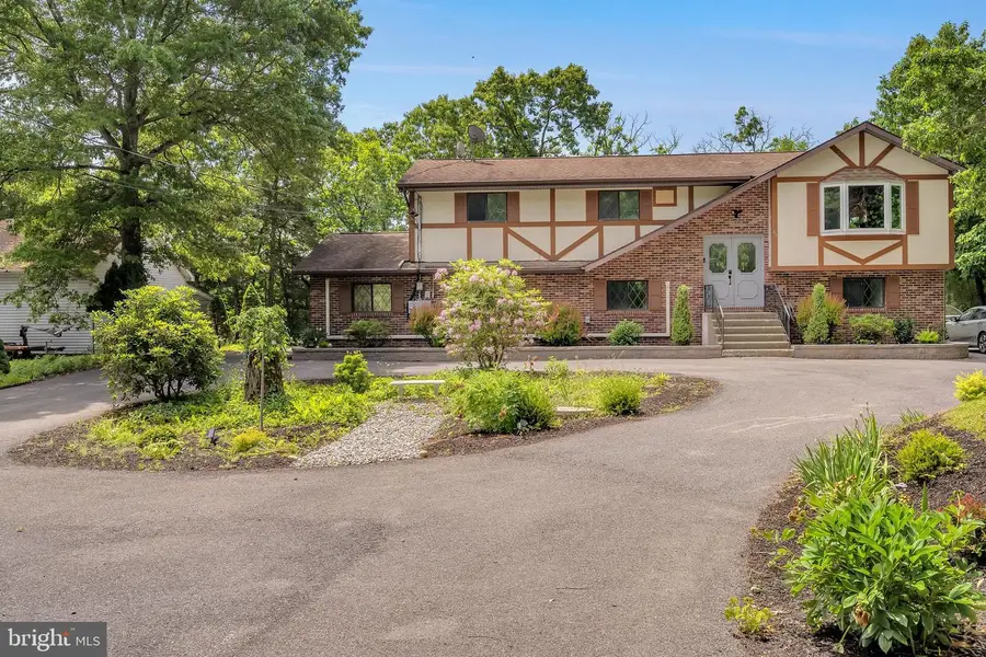 86 Lower Lakeview Dr, East Stroudsburg, PA 18302 - Image #3