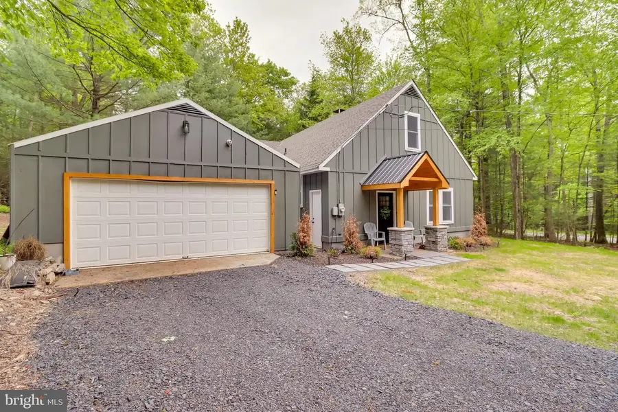 1563 Sullivan Trl, Tannersville, PA 18372 - Image #2