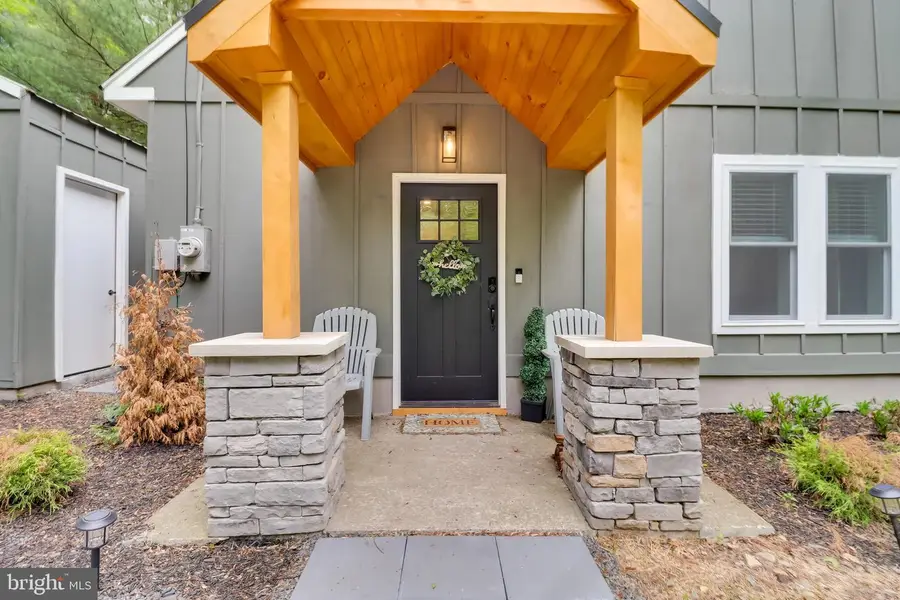 1563 Sullivan Trl, Tannersville, PA 18372 - Image #3