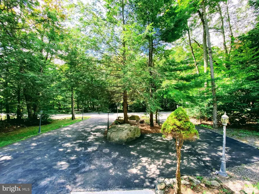 2533 Country Club Dr, Tobyhanna, PA 18466 - Image #2