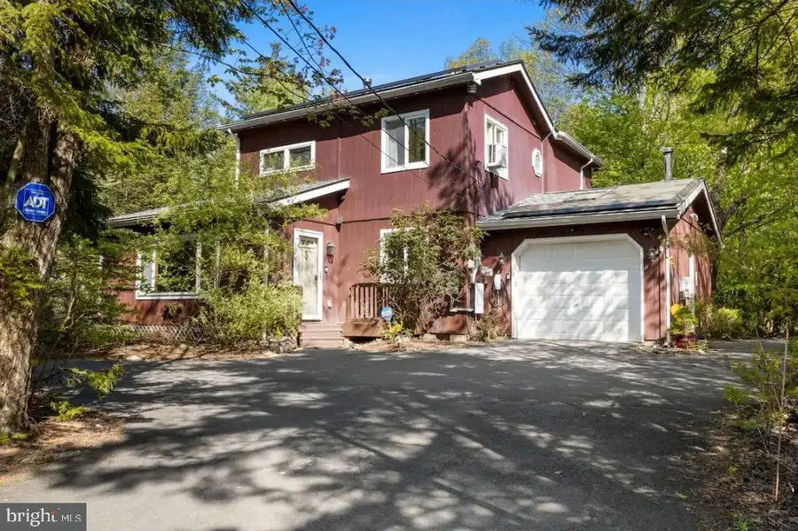 635 Patriot Ln, Pocono Summit, PA 18346 - Image #2