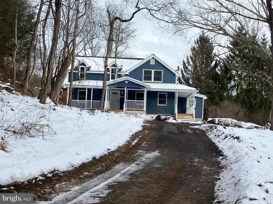 106 Burry Ln, Cresco, PA 18326 - Image #2