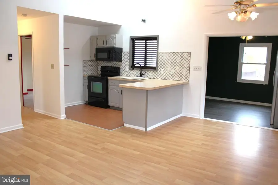 15 Hilltop Cir, East Stroudsburg, PA 18302 - Image #3