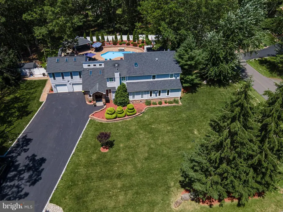 1555 Longleaf Dr, Effort, PA 18330 - Image #2