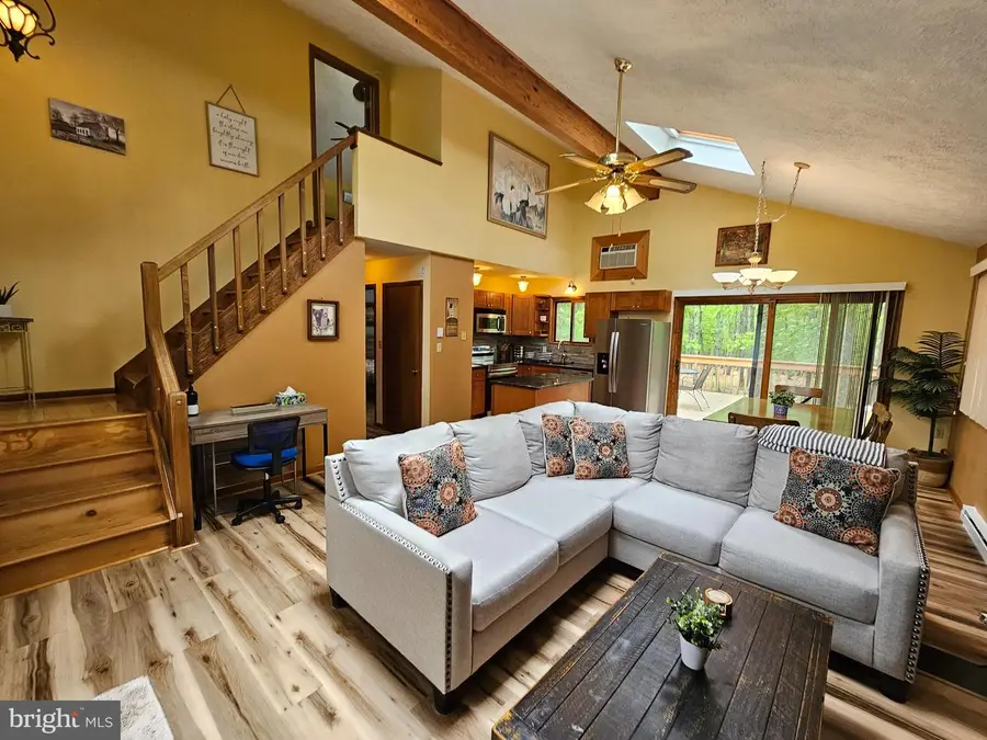 8226 Woodchuck Ct, East Stroudsburg, PA 18301 - Image #2