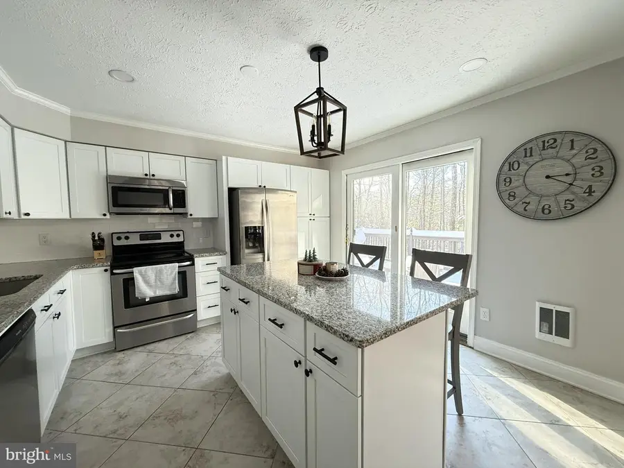 1570 Sullivan Trl, Tannersville, PA 18372 - Image #2