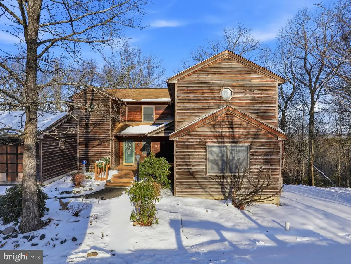 227 Image Dr, Scotrun, PA 18355 - Image #1