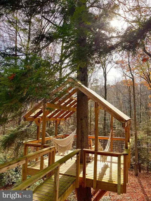 468 Devils Hole Rd, CRESCO, PA 18326