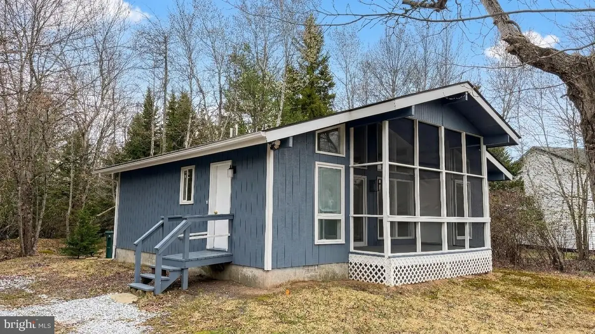6522 Runnymead Ln, Tobyhanna, PA 18466 - #1