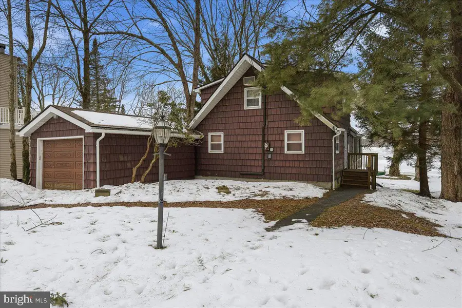 7698 Lake Shore Dr, Pocono Lake, PA 18347 - #3