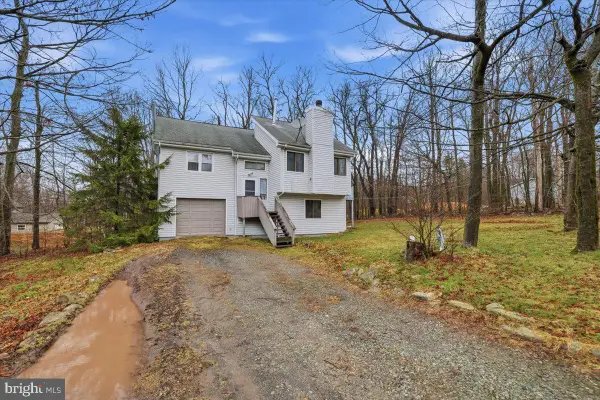 186 Thornapple Ln, TOBYHANNA, PA 18466