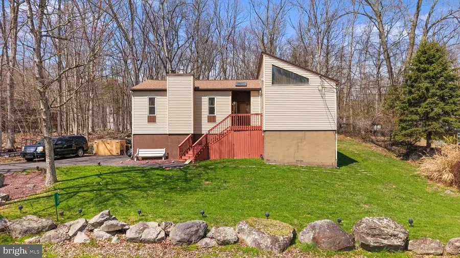 110 Sundew Dr, East Stroudsburg, PA 18301 - #2