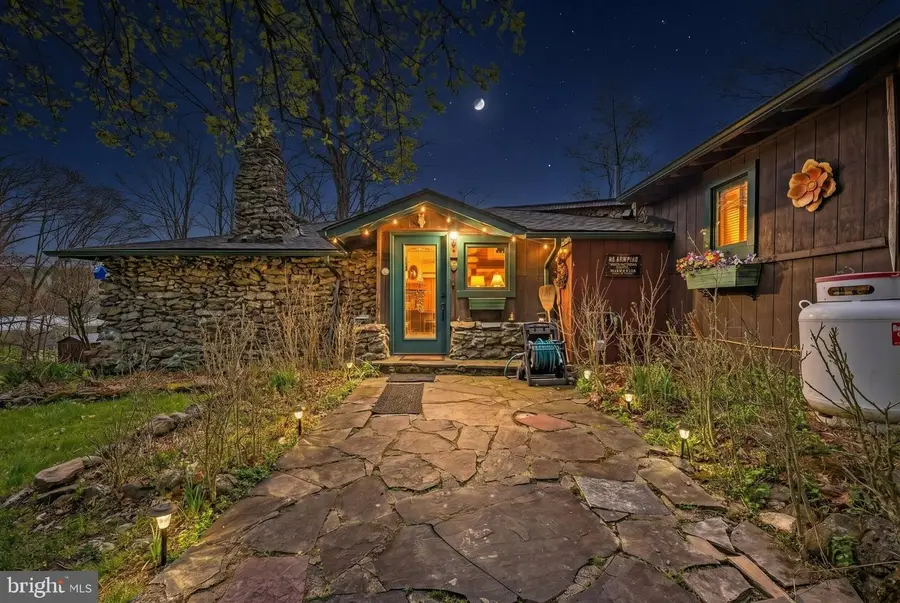 248 Fenical Ln, East Stroudsburg, PA 18302 - #2