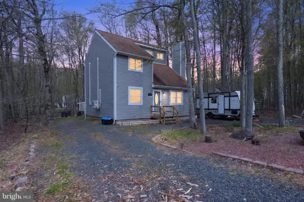 8962 Pheasant Ln, TOBYHANNA, PA 18466