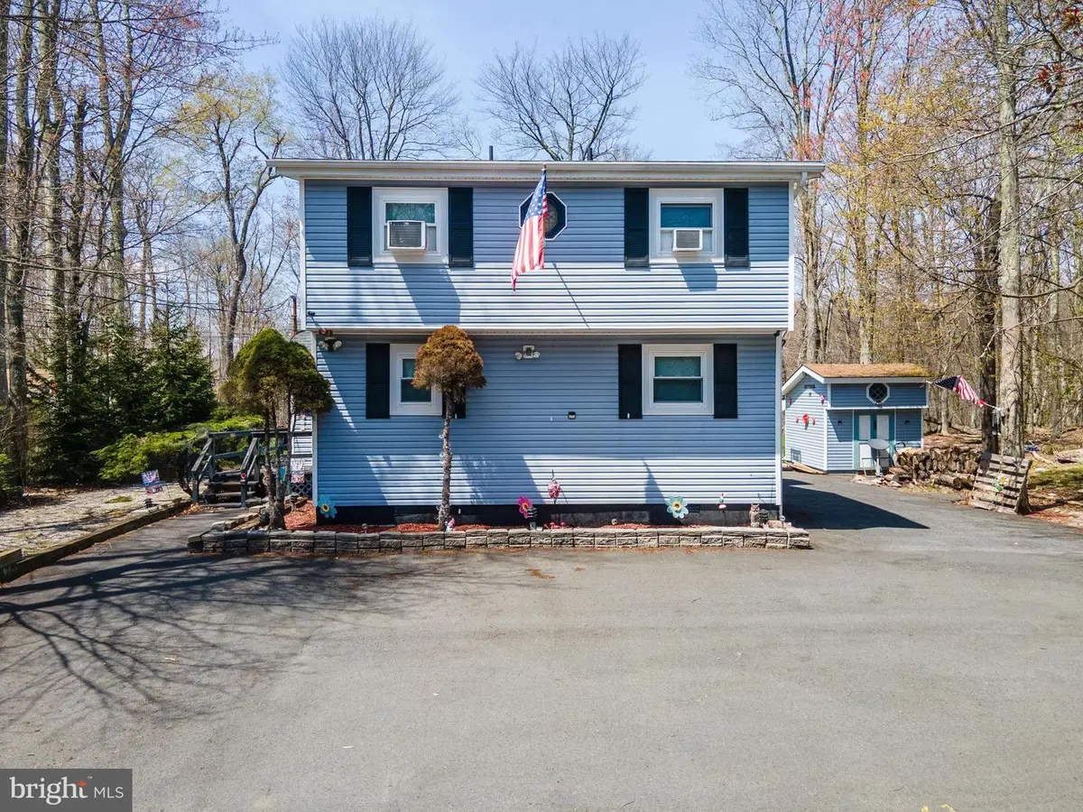 945 Country Place Dr, Tobyhanna, PA 18466 - #1