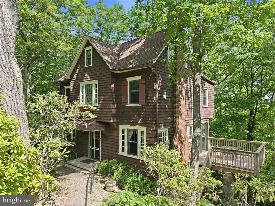 90 Oak Ln, Pocono Manor, PA 18349 - #2