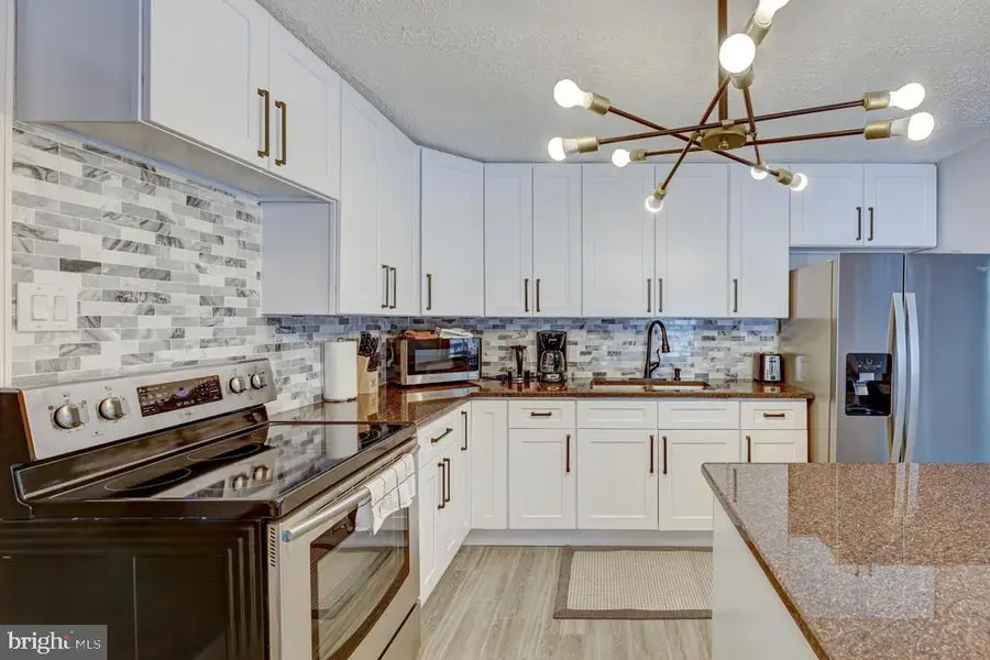 143 Cathleen Dr, East Stroudsburg, PA 18302 - #3
