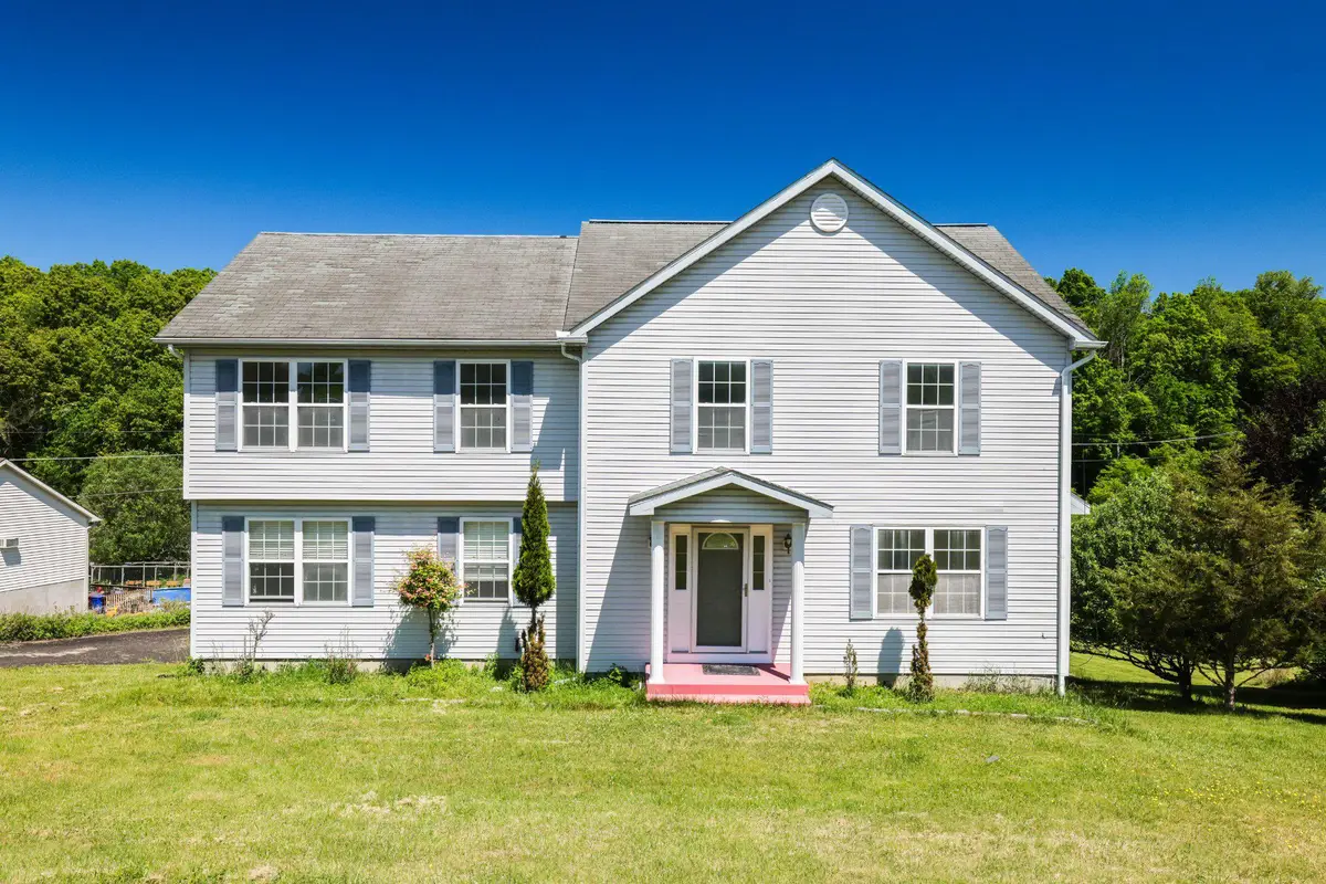 302 Rustic Dr, East Stroudsburg, PA 18302 - #1