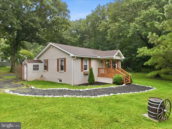 332 Route 390, CRESCO, PA 18326