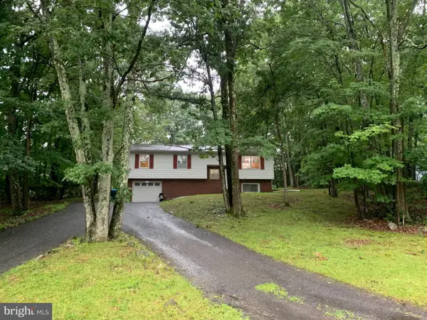 33 Seneca Rd, MOUNT POCONO, PA 18344