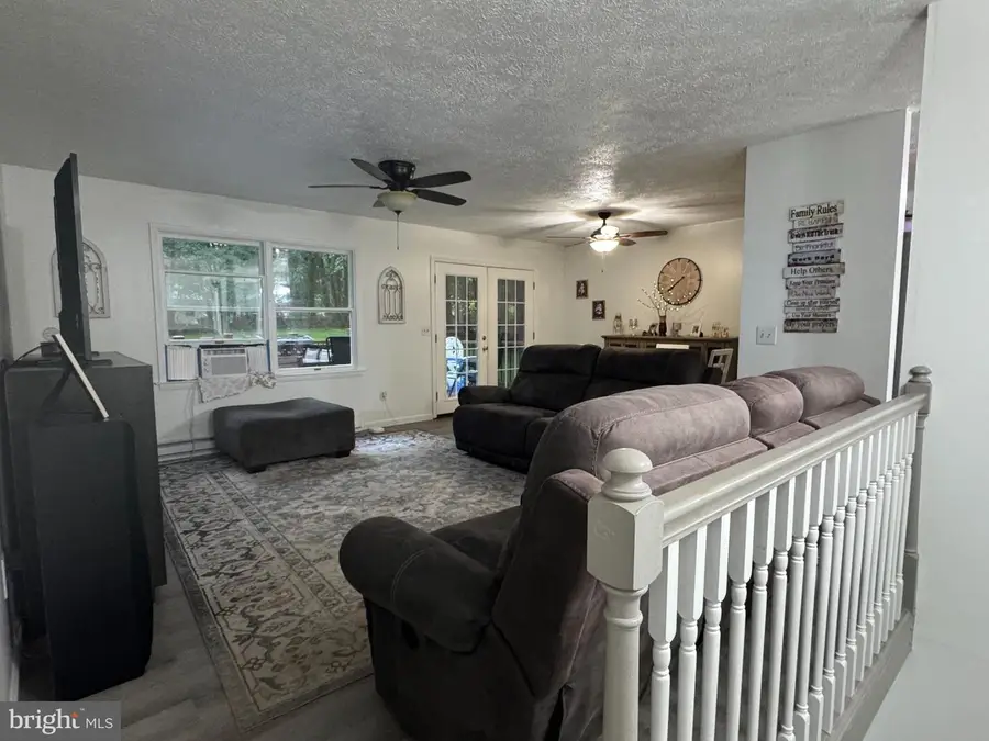 33 Seneca Rd, Mount Pocono, PA 18344 - #2