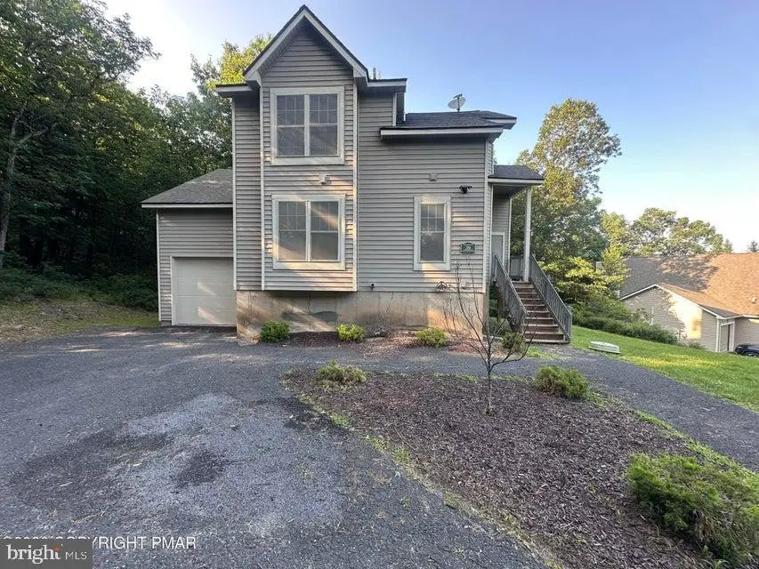 2210 Camelback Dr, Tannersville, PA 18372 - #2