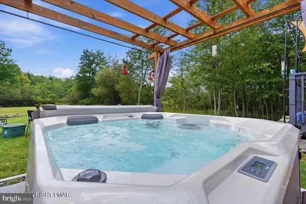 3106 Briarwood Dr, TOBYHANNA, PA 18466
