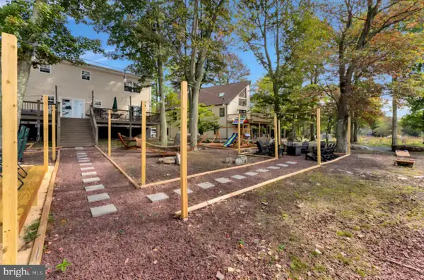 2503 Waterfront Dr, TOBYHANNA, PA 18466