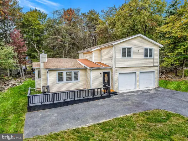2595 Waterfront Dr, TOBYHANNA, PA 18466