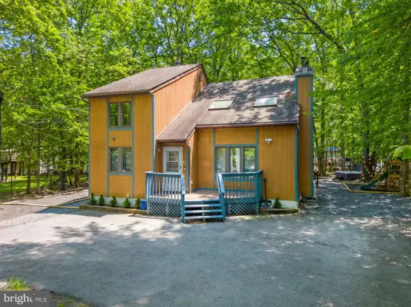 3245 Greenbriar Dr, EAST STROUDSBURG, PA 18301