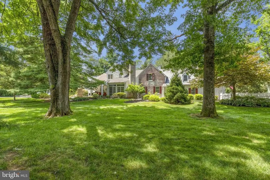 1676 Fieldview Ln, Bethlehem, PA 18015 - Image #2