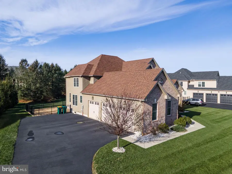 62 Surrey Dr, Easton, PA 18045 - Image #2