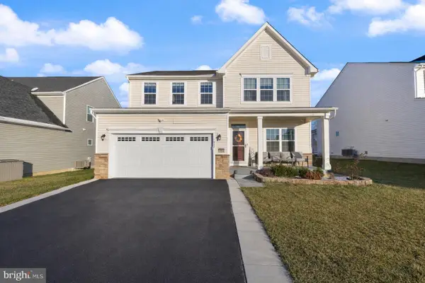 1064 Woodmont Ln, CATASAUQUA, PA 18032