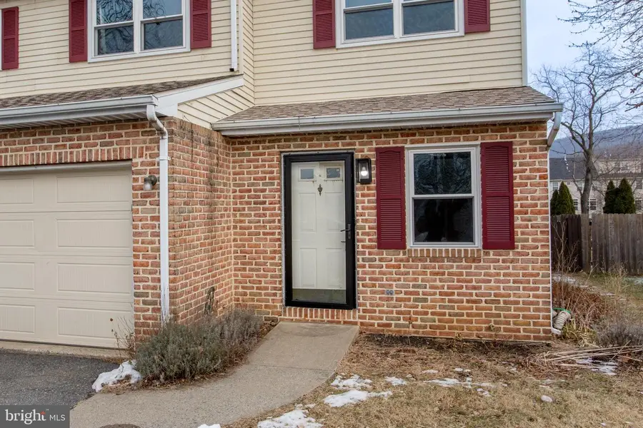 1661 Ilona Dr, Hellertown, PA 18055 - Image #3