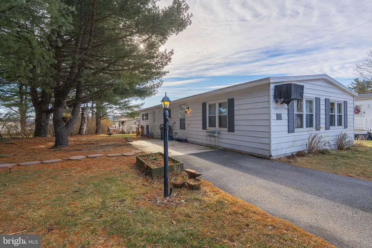 52 W Zimmer Dr, Walnutport, PA 18088 - Image #1