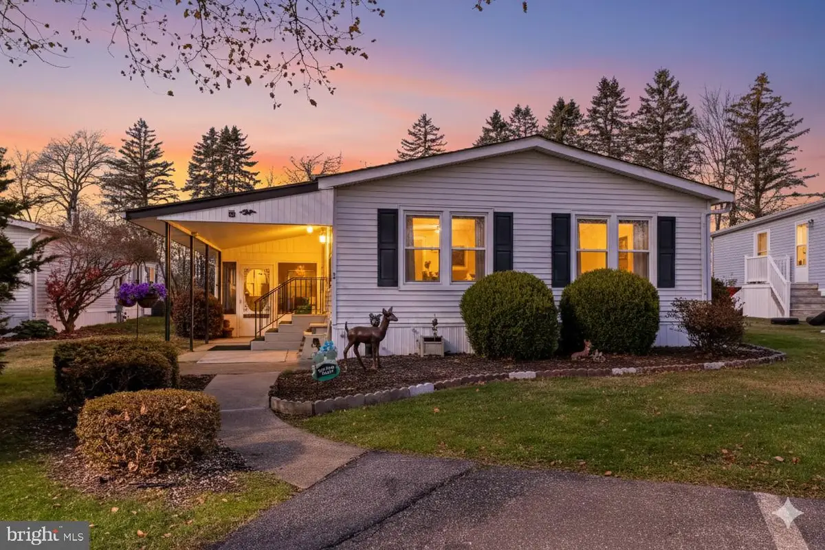 2 Hickory Hills Dr, Bath, PA 18014 - #1